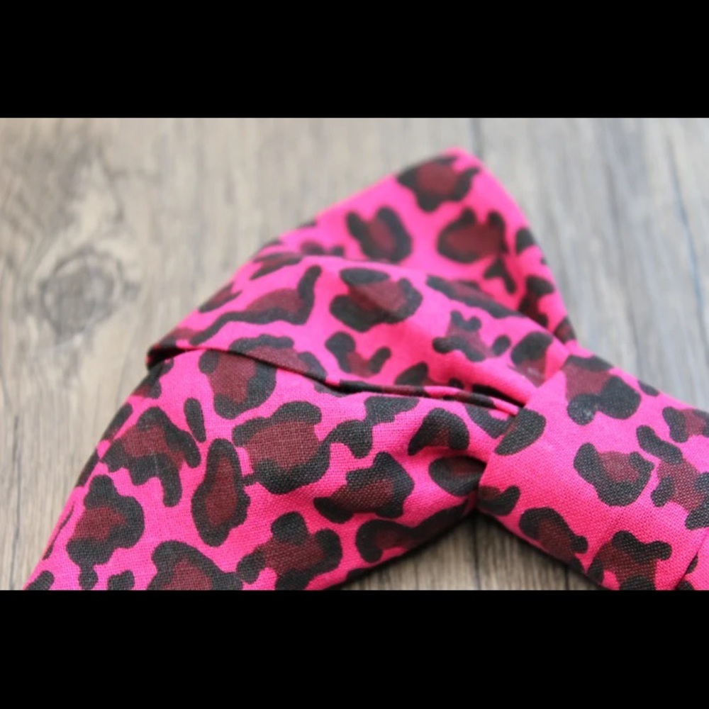 Hot Pink Cheetah Bow - Picture 2 of 5